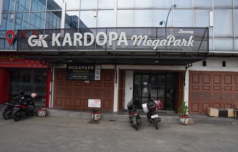Paradise Hotel